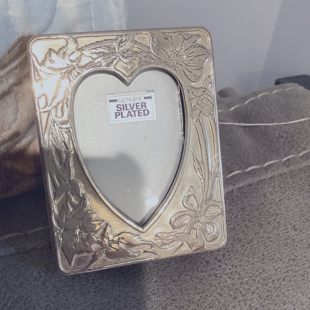 Vintage silver plated heart mini frame